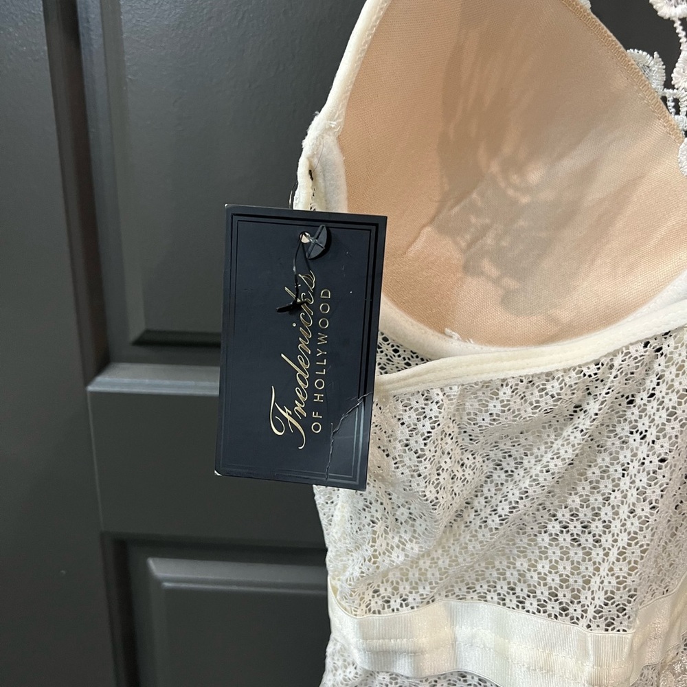 Frederick's of Hollywood Lace Chemise in Cream - Picture 5 of 6